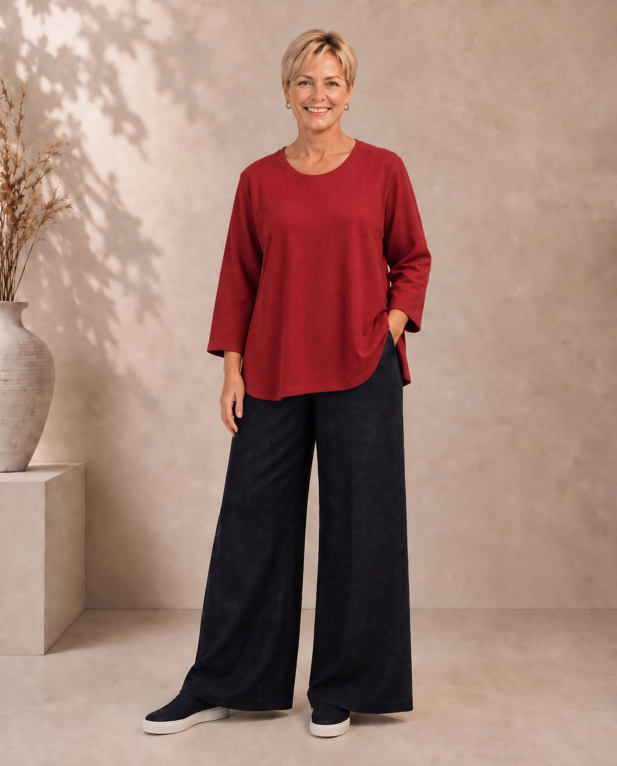 Roter Plus-Size-Pullover Inga von Katrin Kiesler Berlin, am Model 