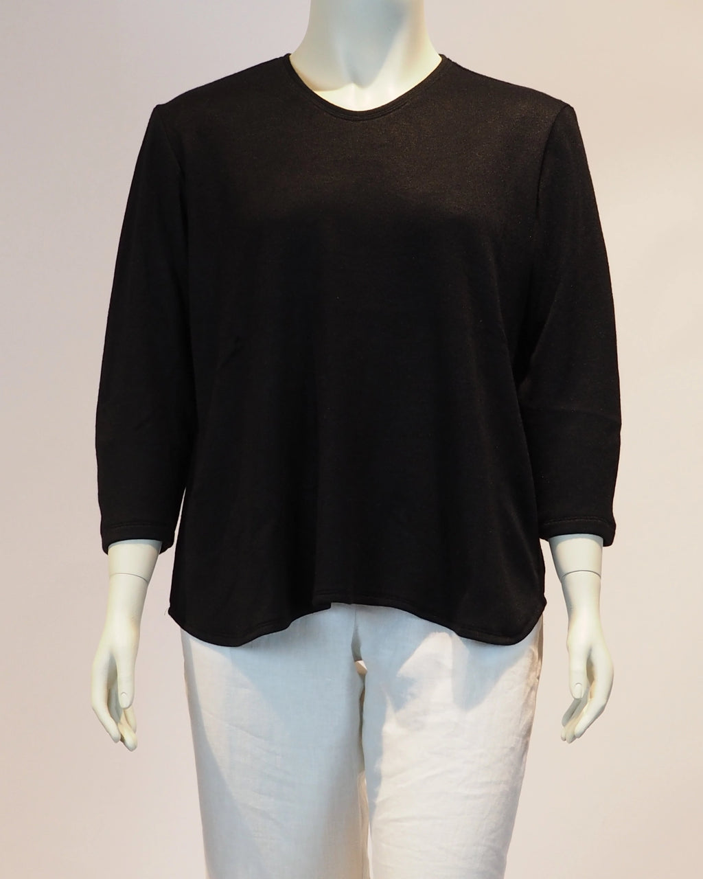 Schwarzer Plus-Size-Pullover Inga von Katrin Kiesler Berlin, Vorderansicht