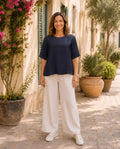 Plus Size Leinen-Shirt Amelie in marine am Model von vorn von Katrin Kiesler 
