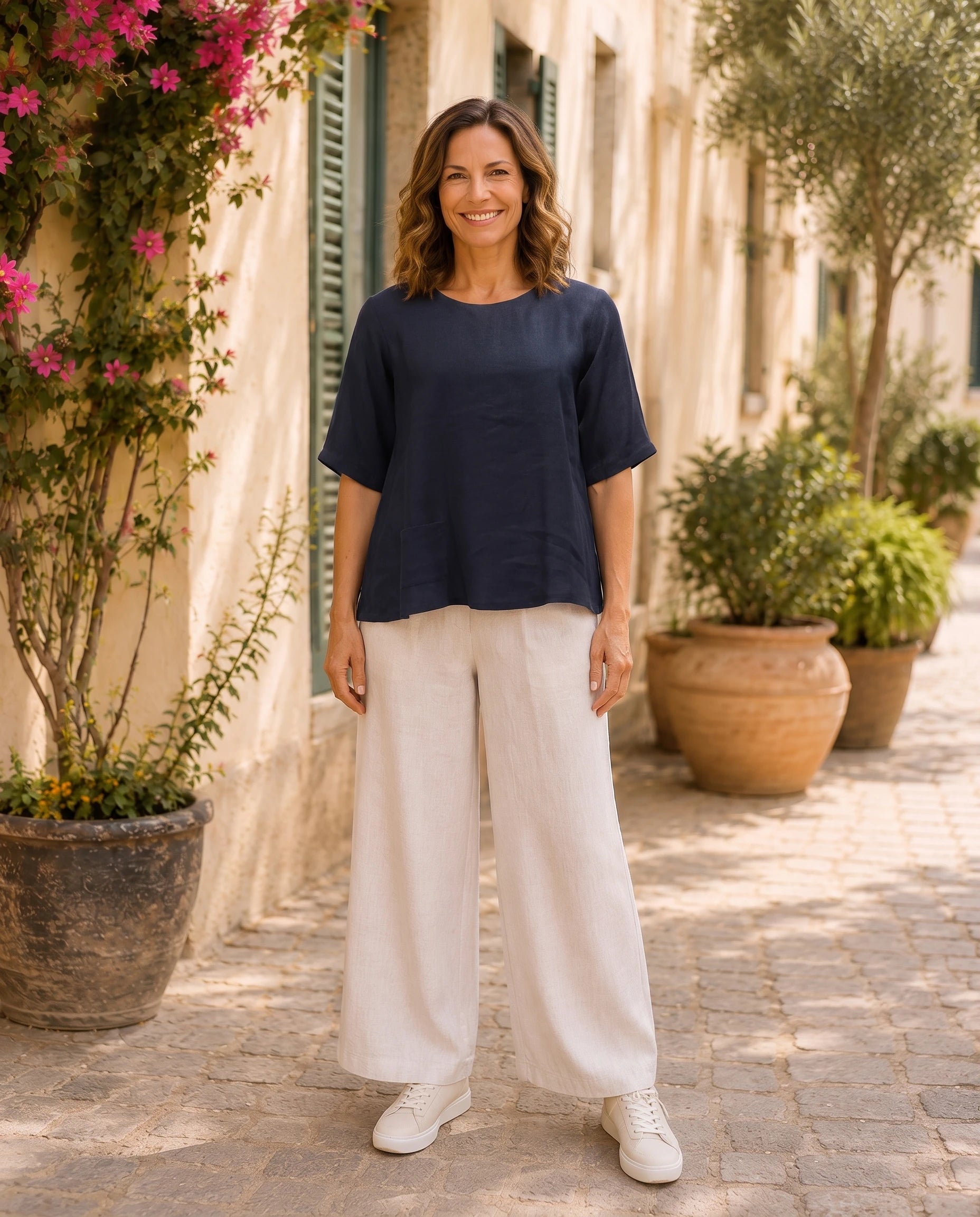 Plus Size Leinen-Shirt Amelie in marine am Model von vorn von Katrin Kiesler 