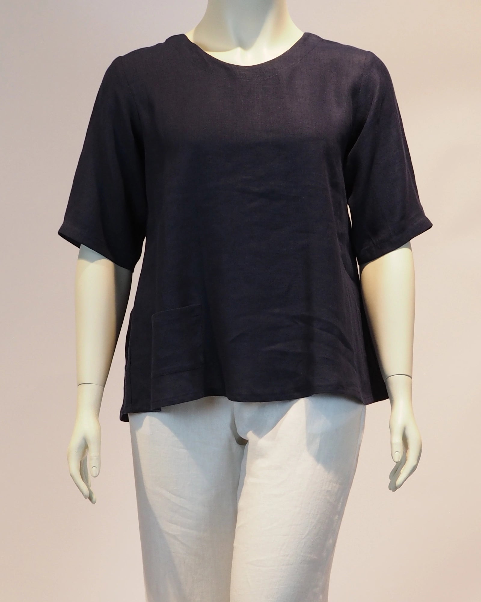 Plus Size Leinen-Shirt Amelie in marine von vorn von Katrin Kiesler Berlin