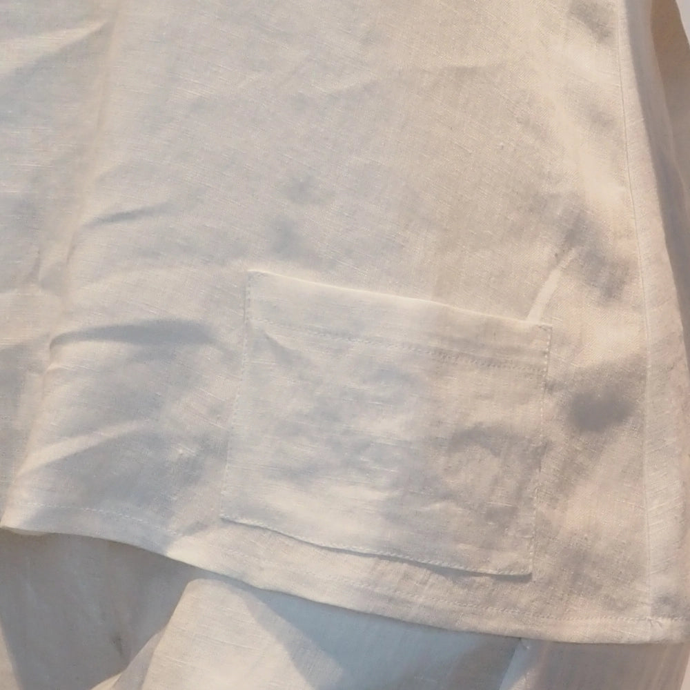Plus Size Leinen-Shirt Amelie in weiss an der Tasche von Katrin Kiesler Berlin