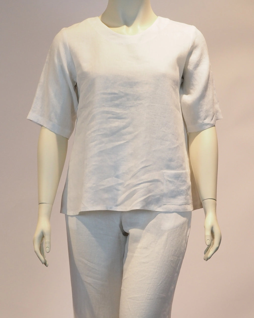Plus Size Leinen-Shirt Amelie in weiss von vorn von Katrin Kiesler Berlin
