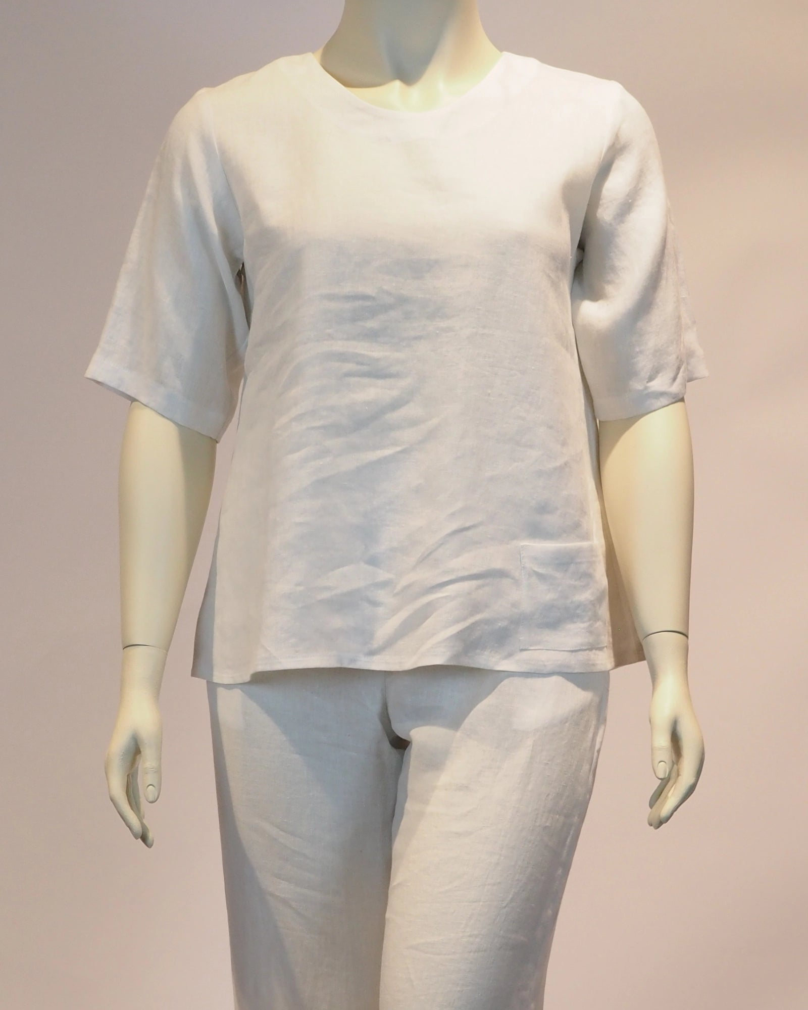Plus Size Leinen-Shirt Amelie in weiss von vorn von Katrin Kiesler Berlin