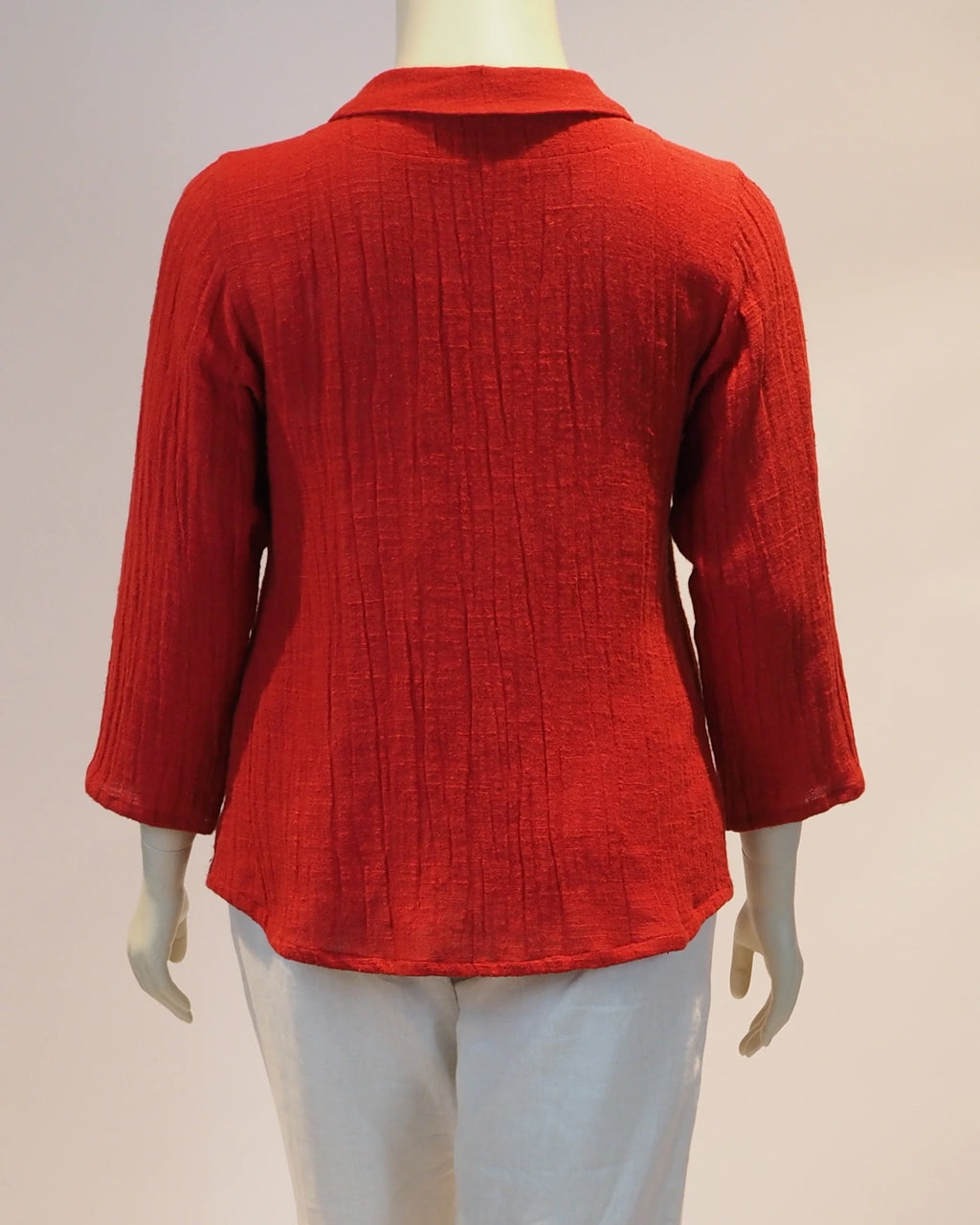 Plus Size Leinen-Shirt  Charlotte in rot von hinten Katrin Kiesler Berlin