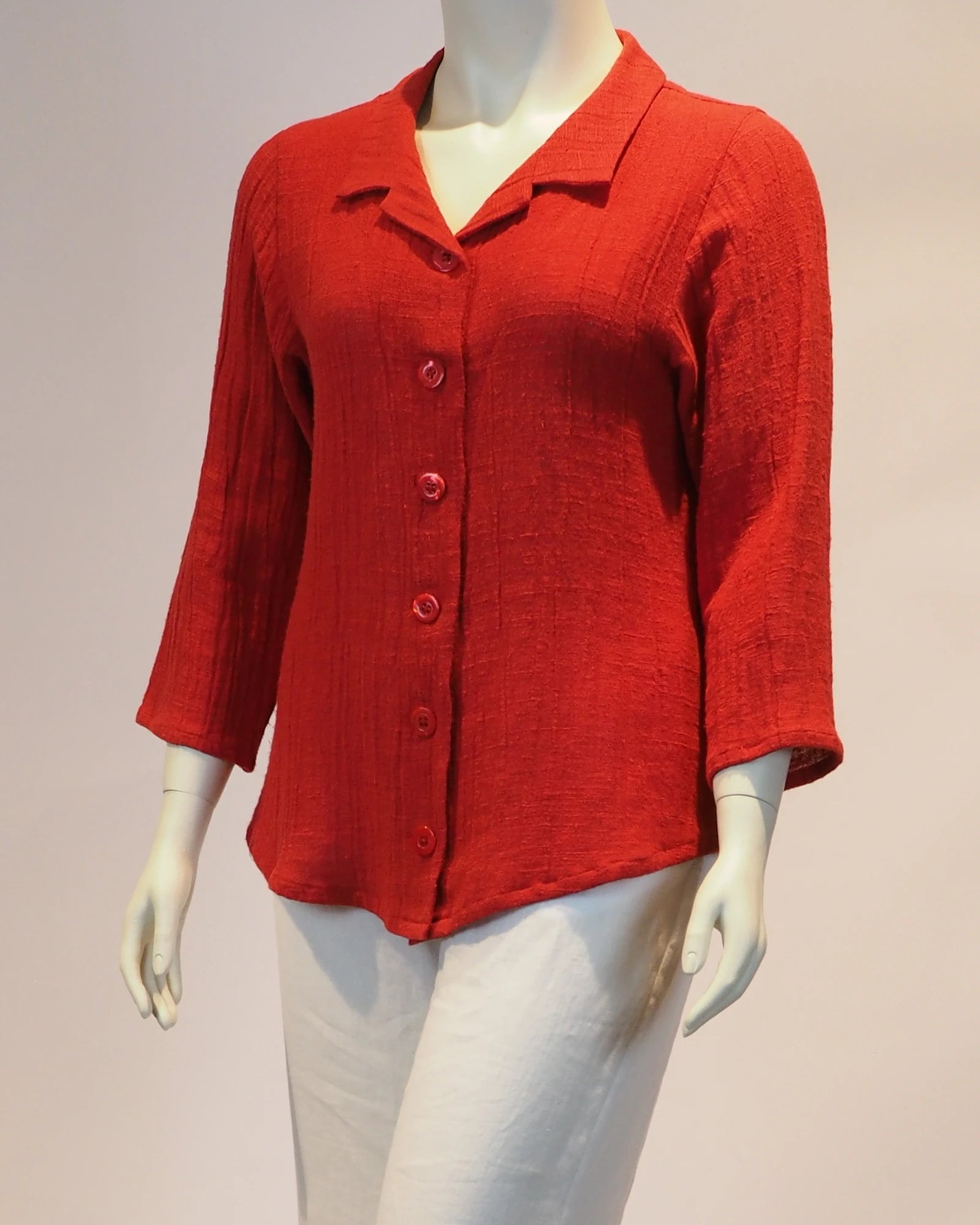 Plus Size Leinen-Shirt  Charlotte in rot von der Seite Katrin Kiesler Berlin