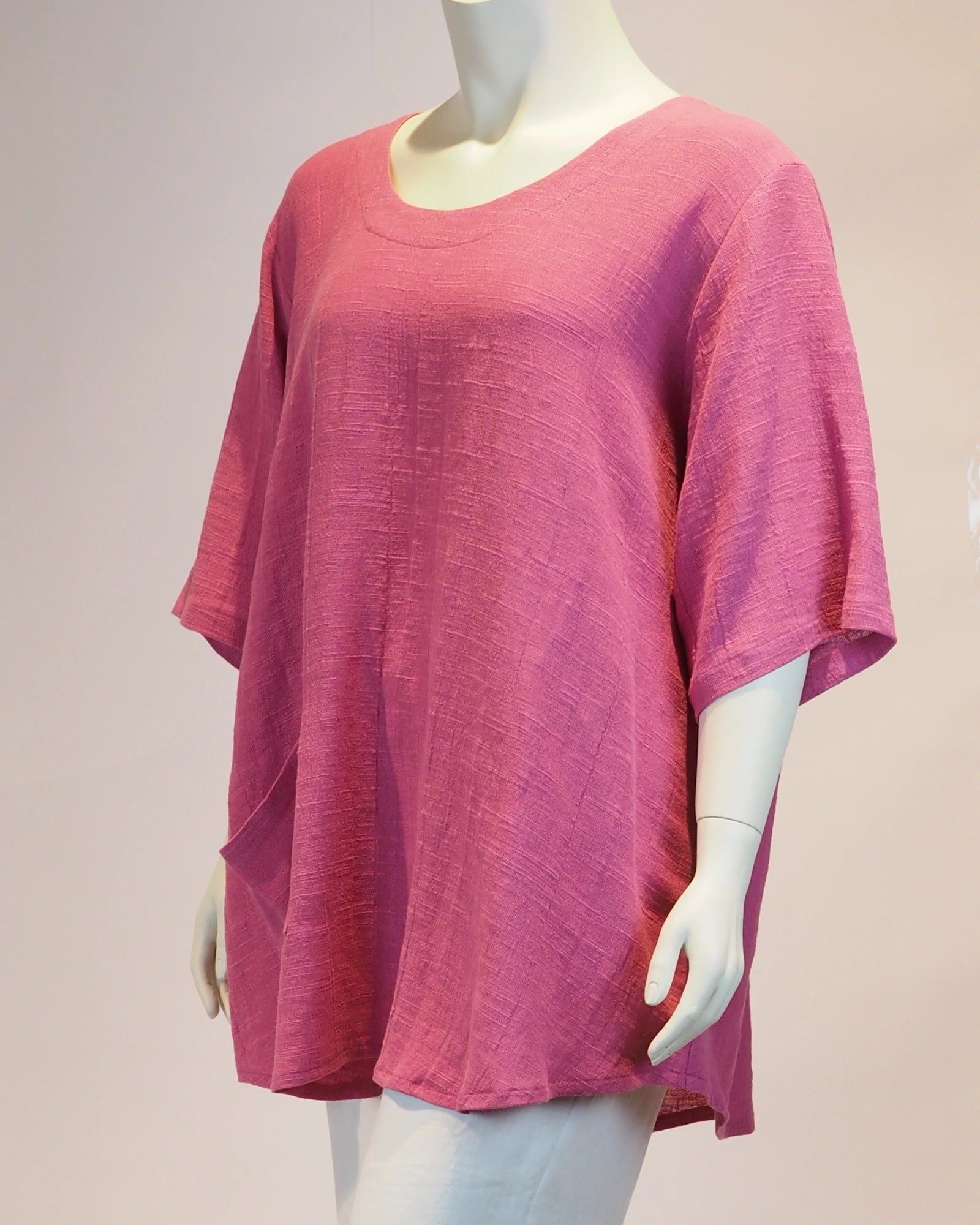 Plus Size Leinen-Shirt Emma in pink von der Seite von Katrin Kiesler Berlin