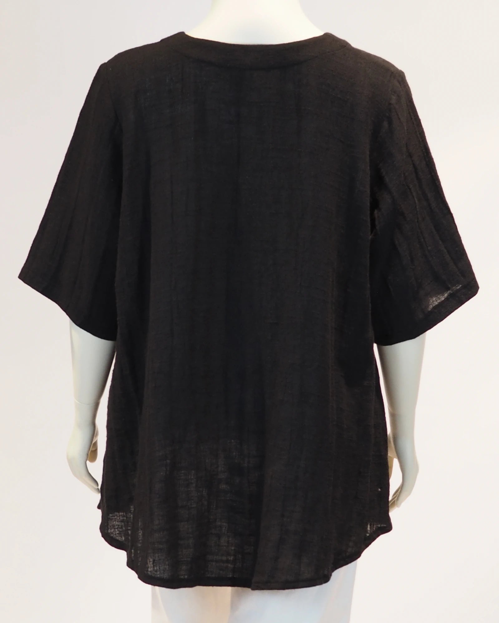 Plus Size Leinen-Shirt Emma in schwarz von hinten von Katrin Kiesler Berlin
