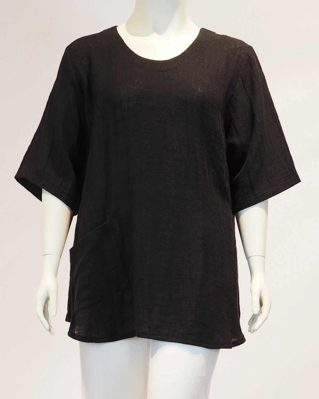 Plus Size Leinen-Shirt Emma in schwarz von vorne von Katrin Kiesler Berlin
