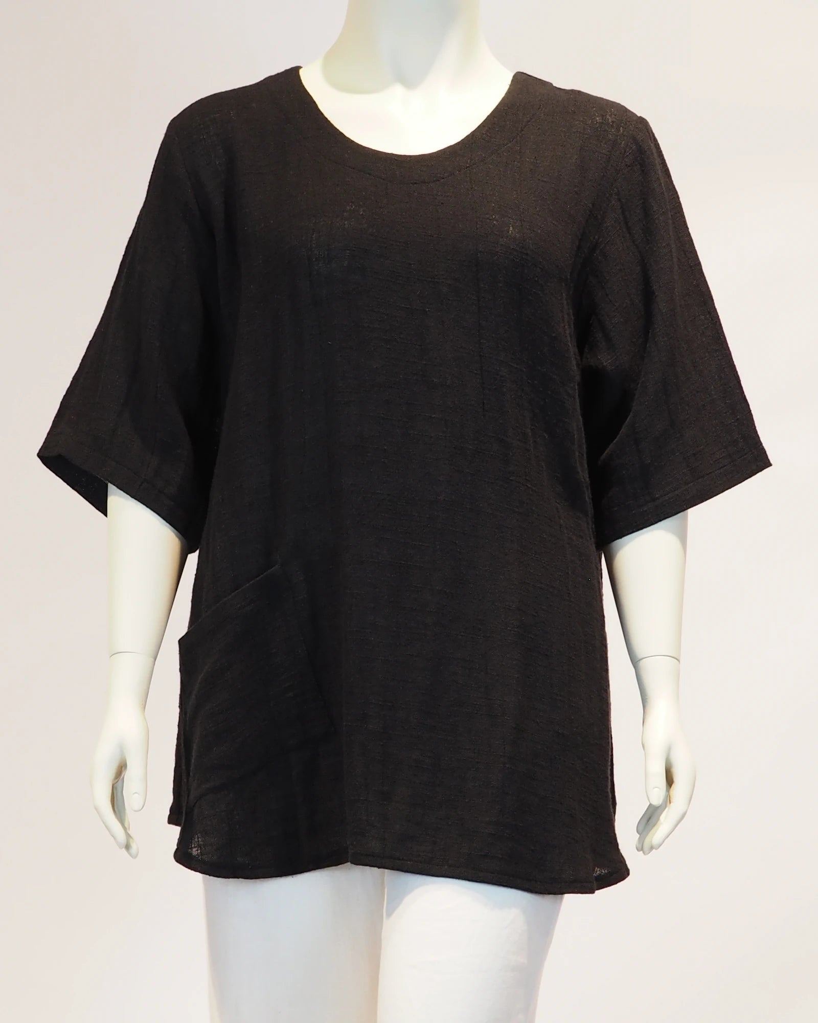 Plus Size Leinen-Shirt Emma in schwarz von vorne von Katrin Kiesler Berlin