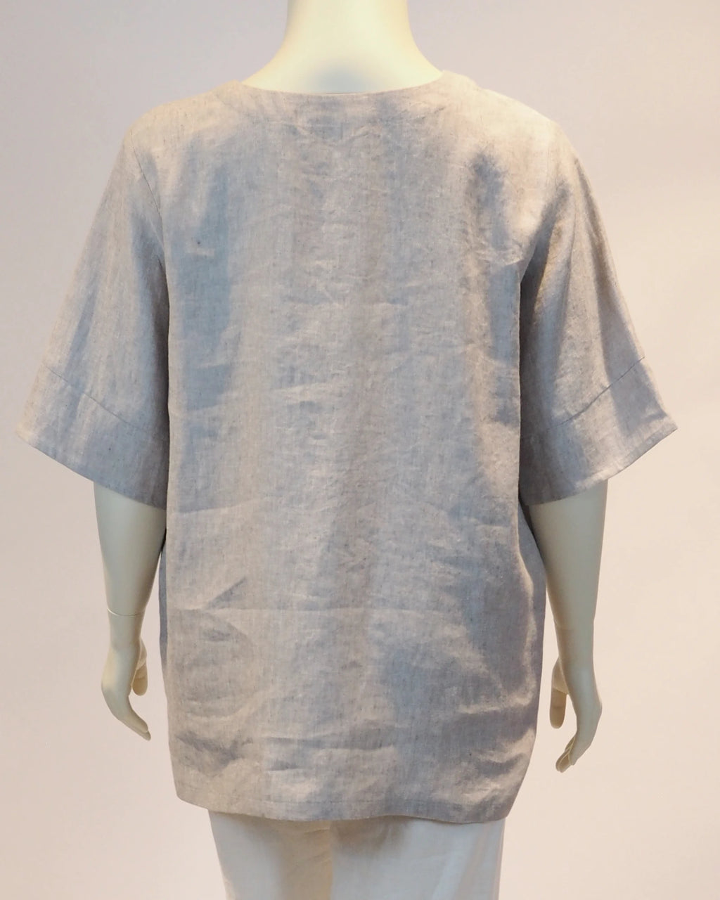 Plus Size Leinen-Shirt  Friederike in  natur von hinten von Katrin Kiesler Berlin