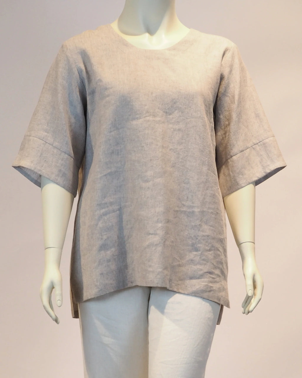 Plus Size Leinen-Shirt  Friederike in  natur von vorne von Katrin Kiesler Berlin