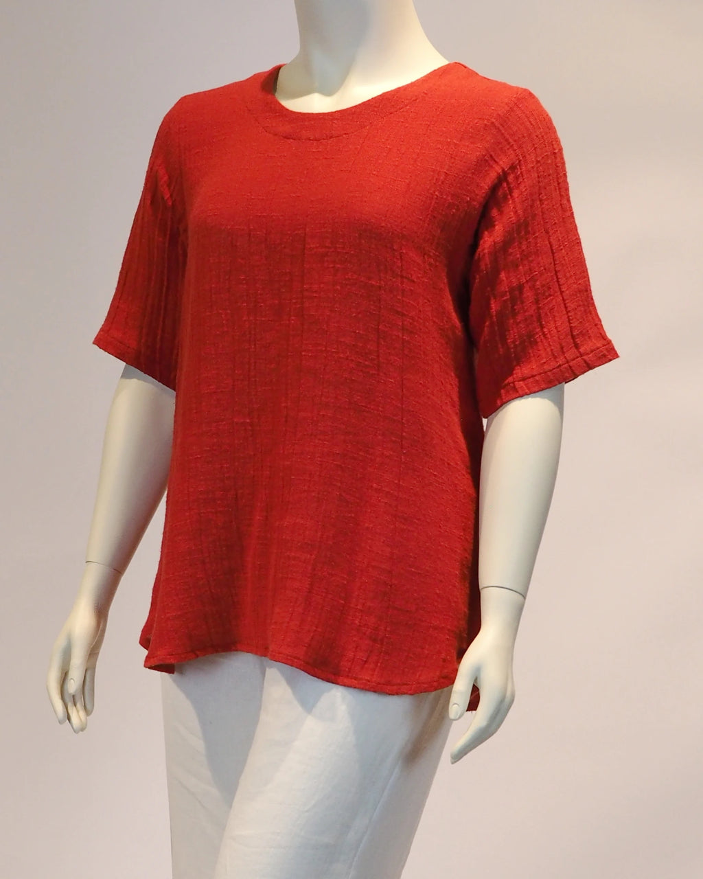 Plus Size Leinen-Shirt Frida in  rot von der Seite von Katrin Kiesler Berlin