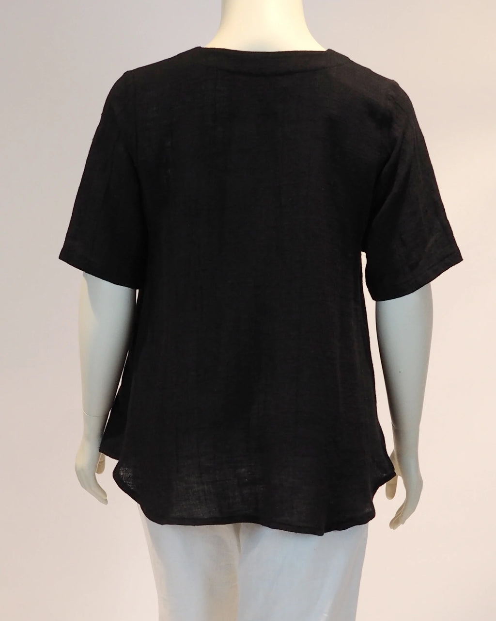 Plus Size Leinen-Shirt Frida in  schwarz von hinten von Katrin Kiesler Berlin