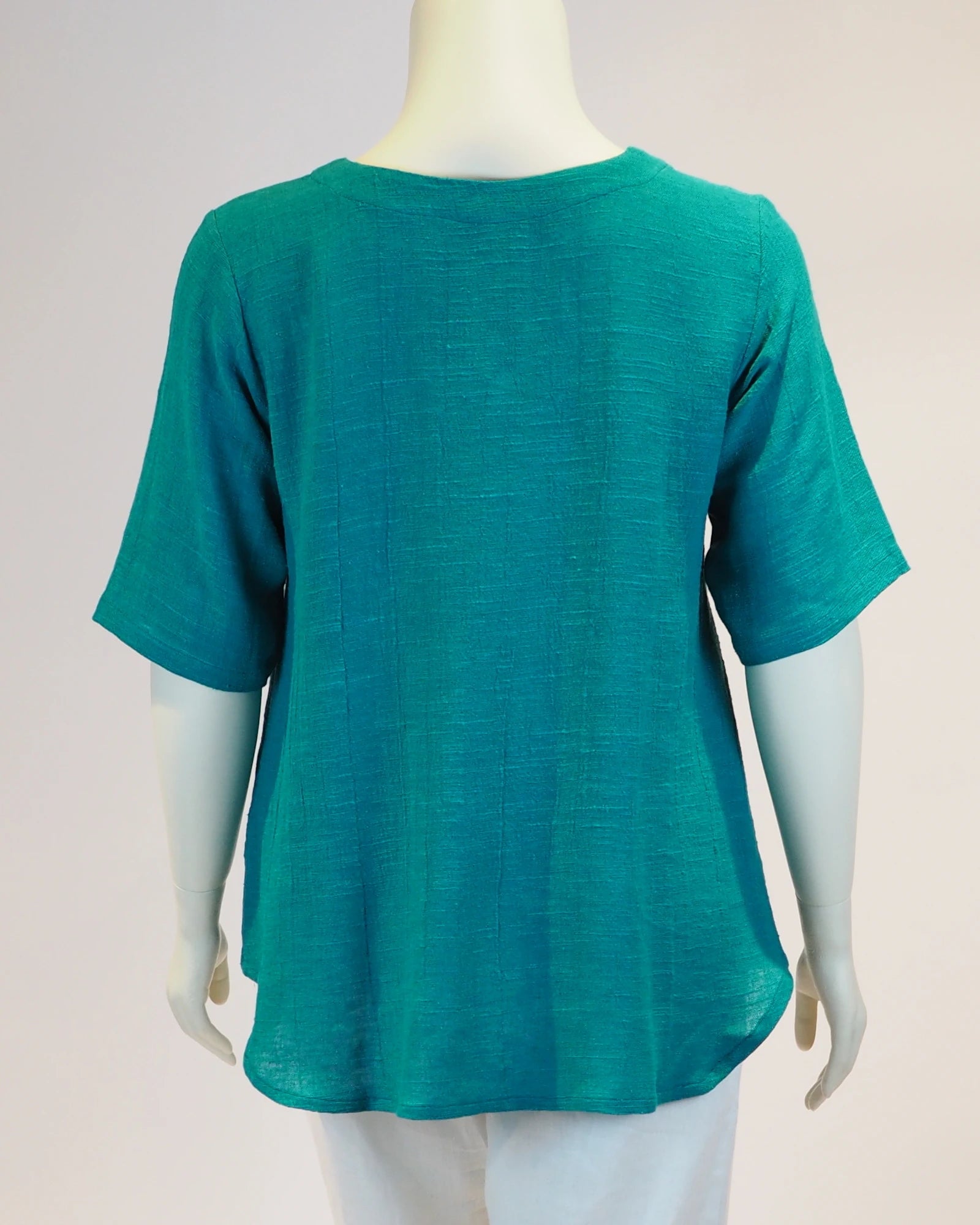 Plus Size Leinen-Shirt Frida in türkis von hinten von Katrin Kiesler Berlin