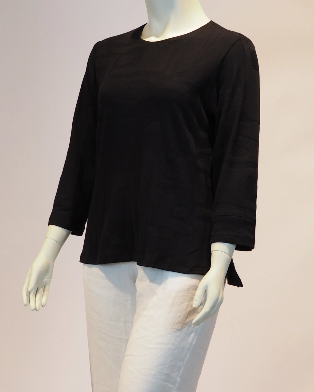 Schwarzes Plus-Size-Shirt Leni von Katrin Kiesler Berlin, Seitenansicht