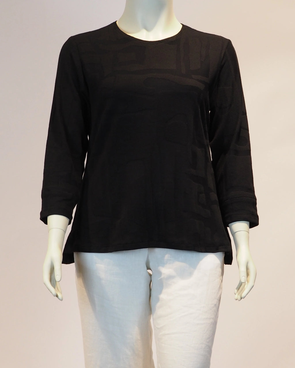 Schwarzes Plus-Size-Shirt Leni von Katrin Kiesler Berlin, Vorderansicht