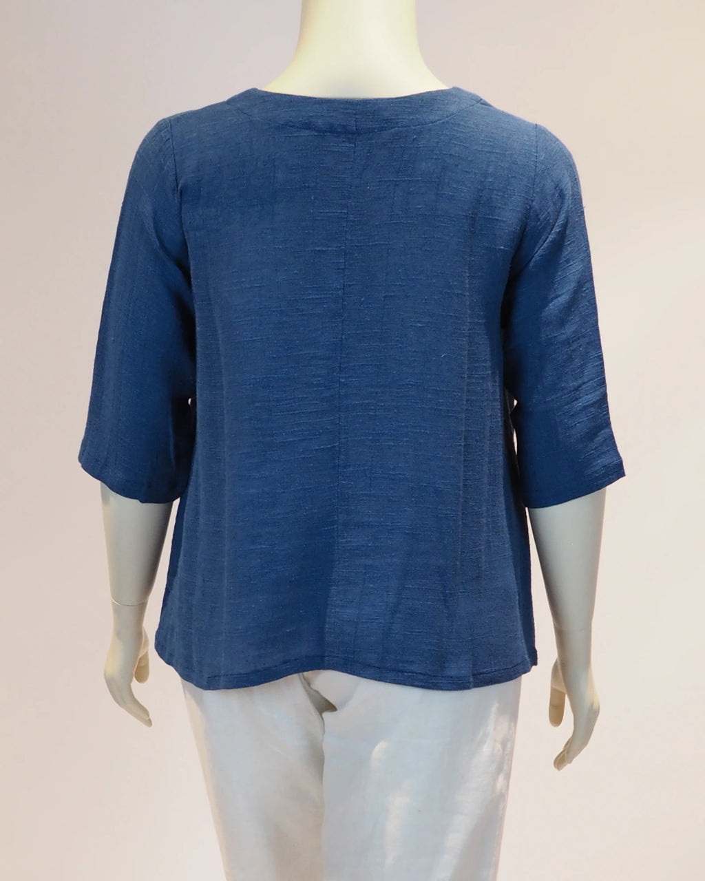 Plus Size Leinen-Shirt Luisa in blau von hinten von Katrin Kiesler Berlin