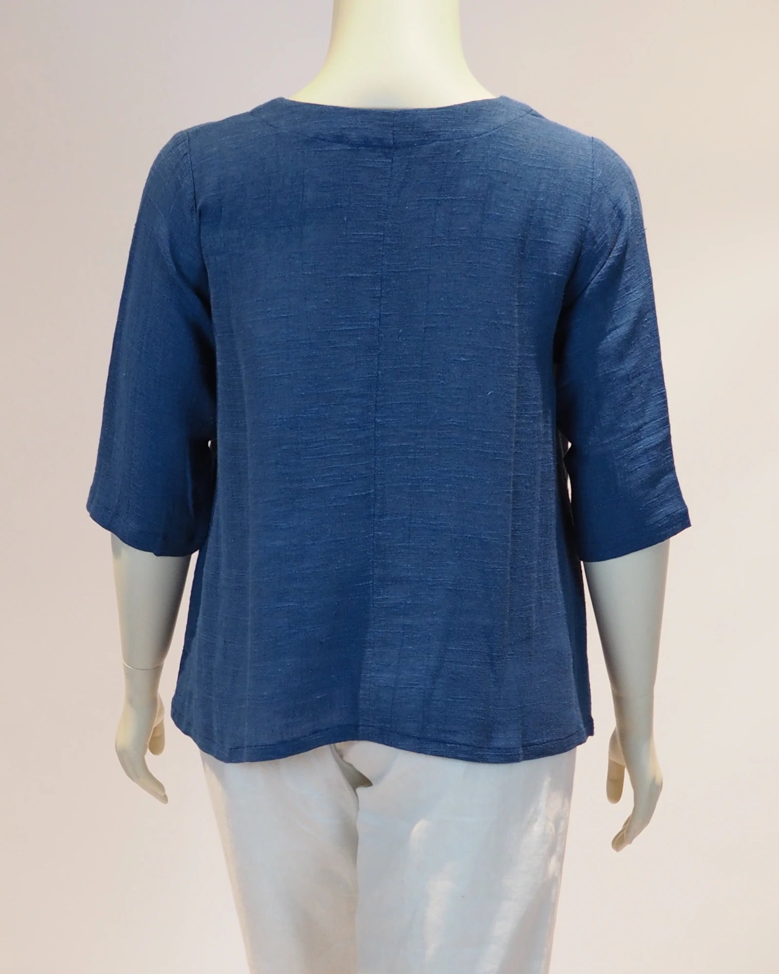 Plus Size Leinen-Shirt Luisa in blau von hinten von Katrin Kiesler Berlin