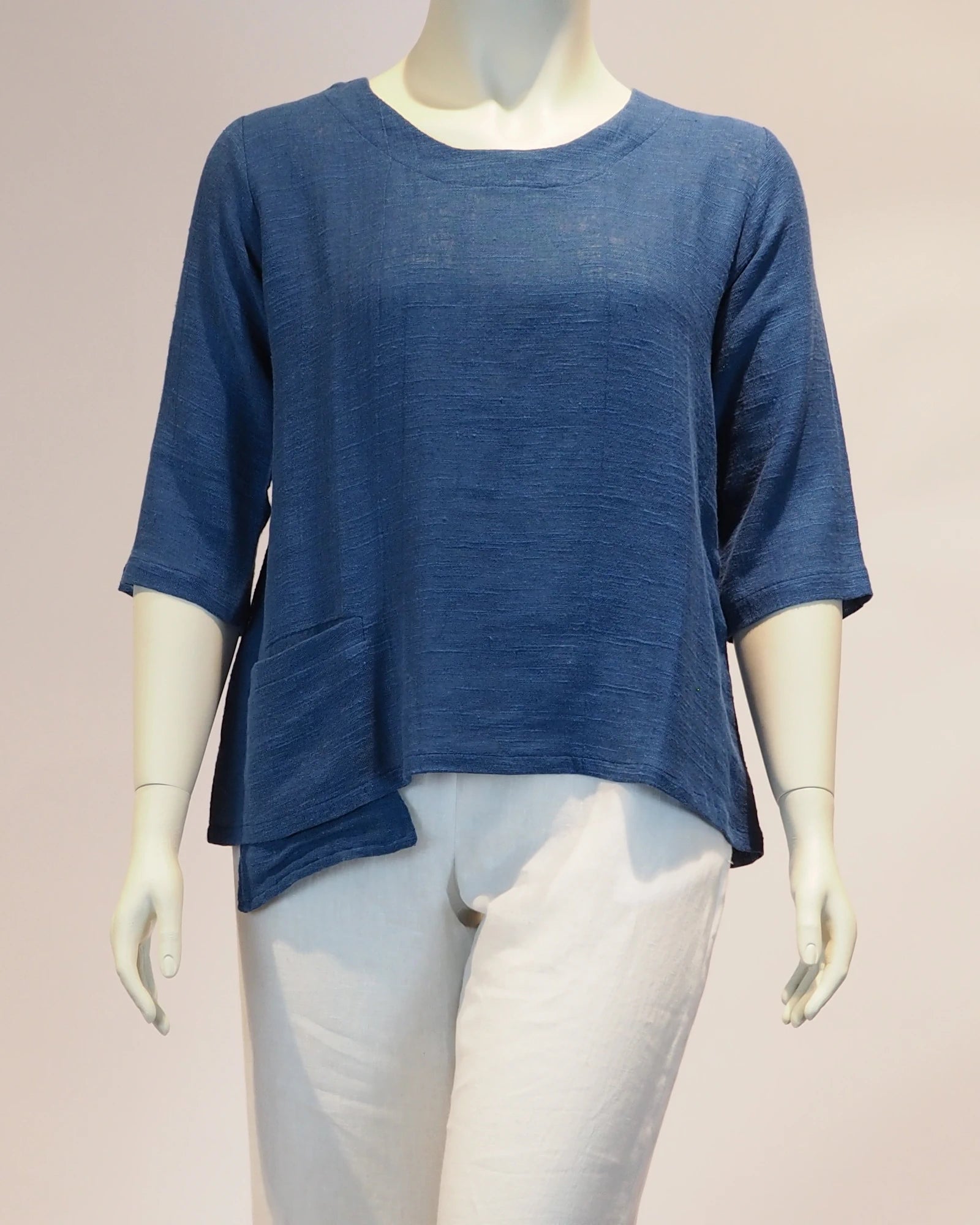 Plus Size Leinen-Shirt Luisa in blau von vorne von Katrin Kiesler Berlin
