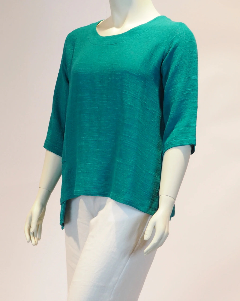 Plus Size Leinen-Shirt Luisa in türkis von der Seite von Katrin Kiesler Berlin