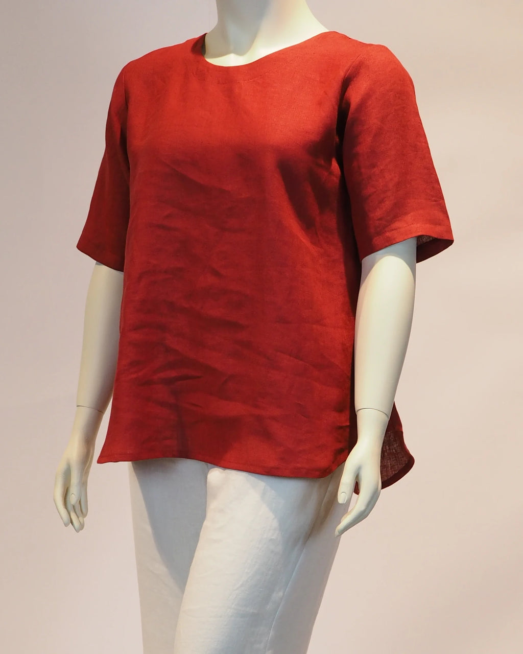 Plus Size Shirt Mathilda in herbstrot von der Seite von Katrin Kiesler