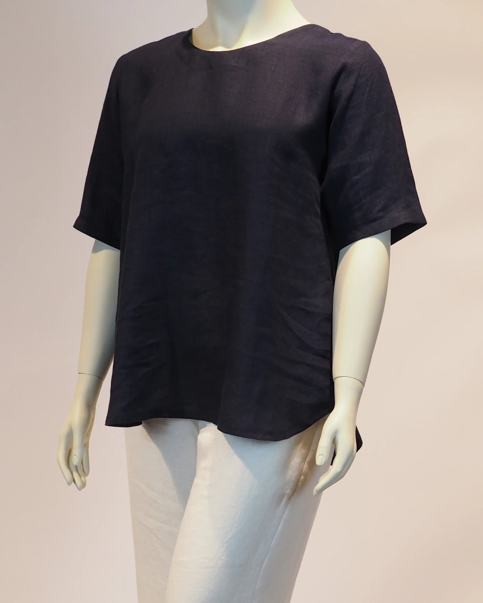 Plus Size Shirt Mathilda in marine von der Seite von Katrin Kiesler