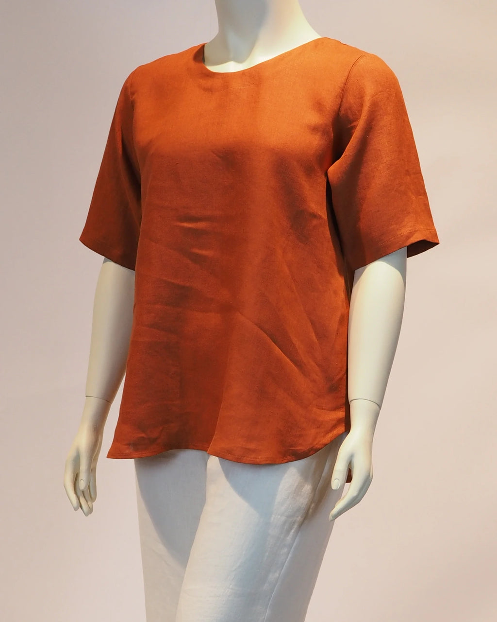 Plus Size Shirt Mathilda in rost von der Seite von Katrin Kiesler