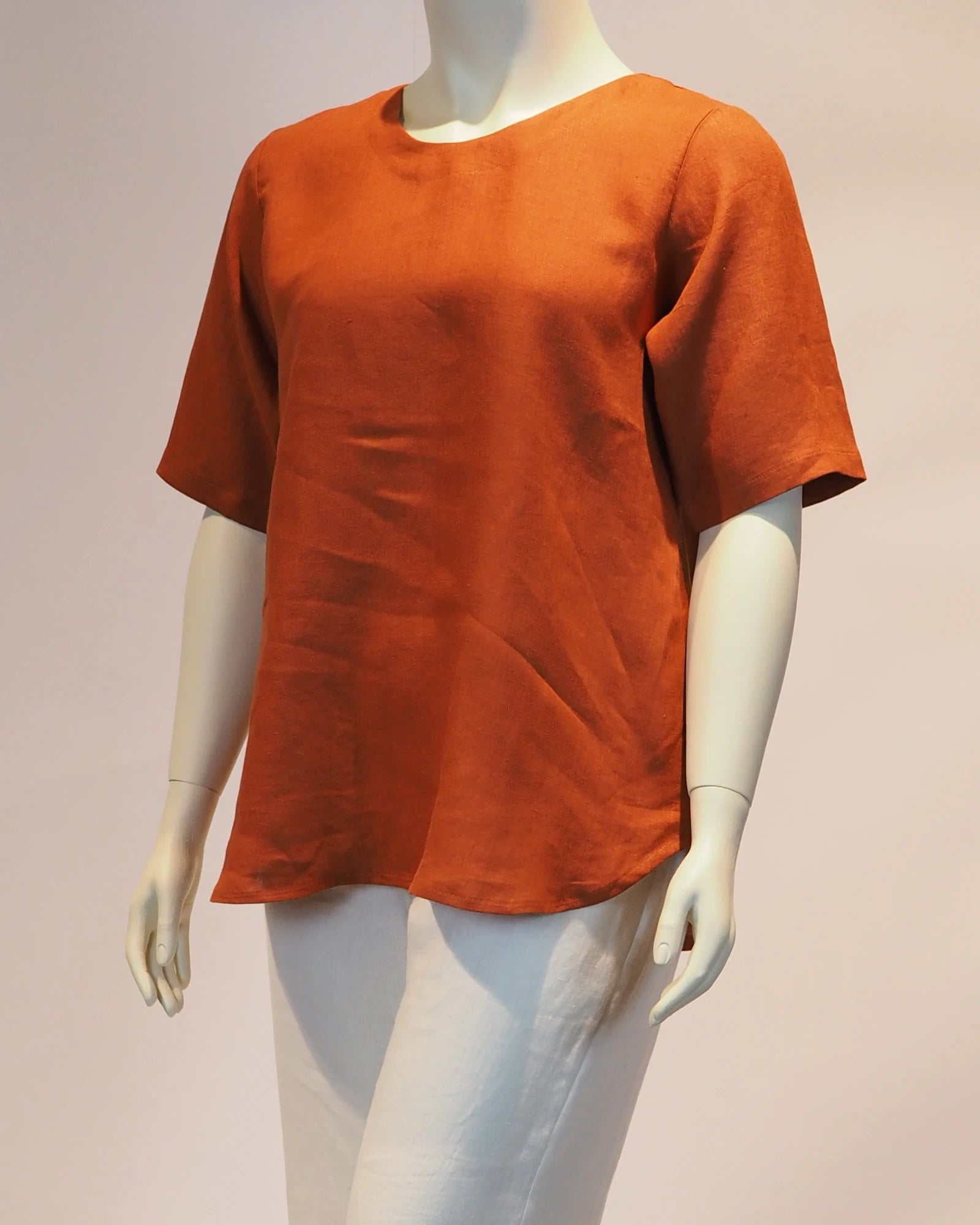 Plus Size Shirt Mathilda in rost von der Seite von Katrin Kiesler