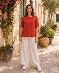 Plus Size Leinen-Shirt Sophia am Model in  rot von vorne von Katrin Kiesler 