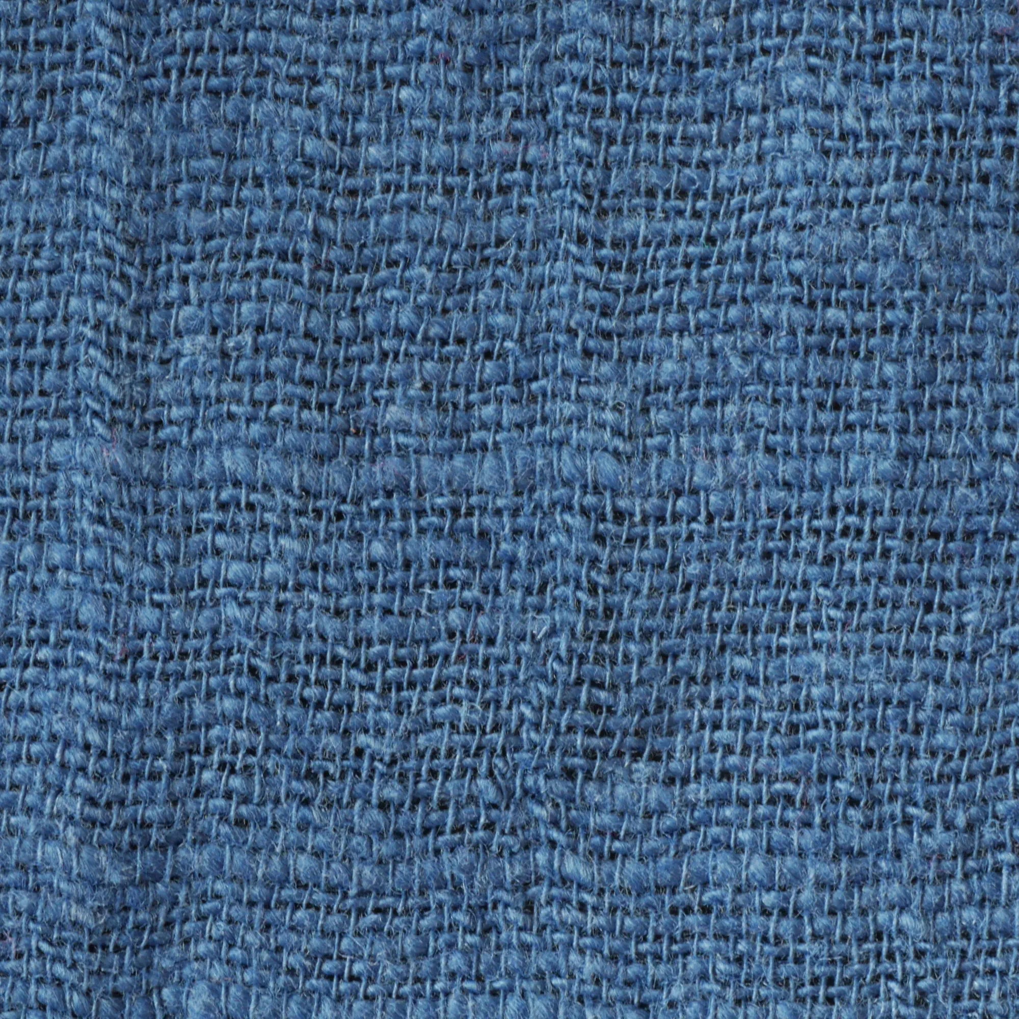 Stoffdetail von blauem Leinen mit sichtbarer natürlicher Struktur